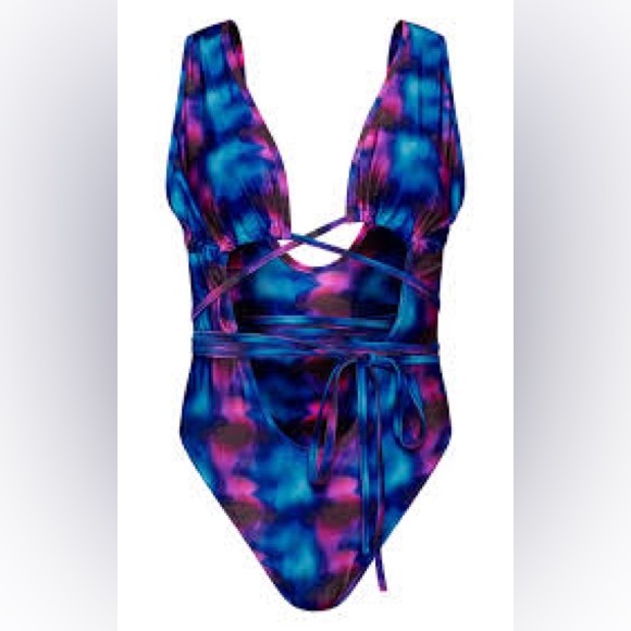 Pretty Little Thing cut out one piece NWT - Picture 2 of 7